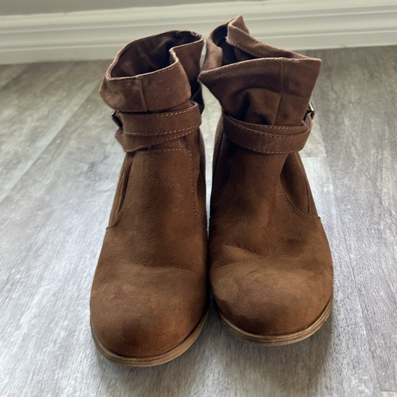 American Eagle pull on faux suede ankle booties - Picture 2 of 7